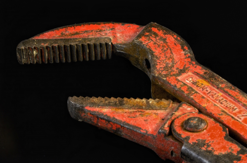 plombier-SOSPEL-min_pipe-wrench-318084